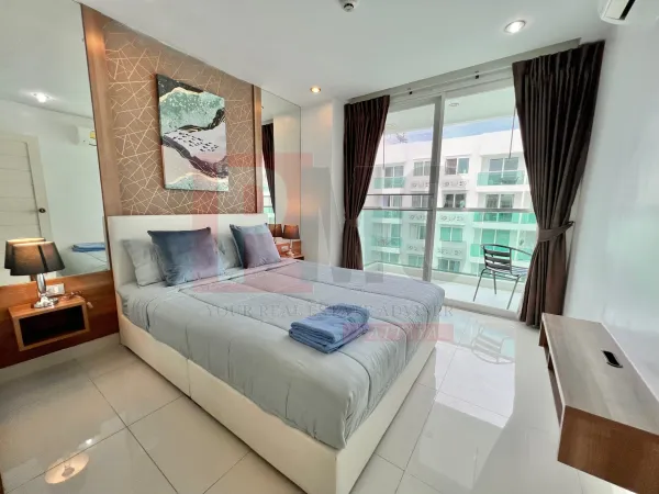 Amazon pool view 1 bed with large balcony for rent